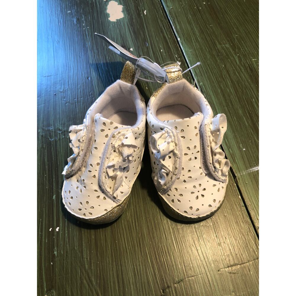 Cat & Jack NWT White Eyelet Baby Shoes with Gold Accents Size 3-6 Months